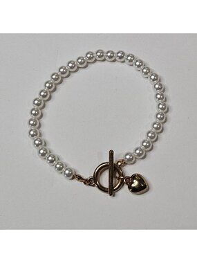 Plastic Faux Pearl Beaded Bracelet Goldtone Toggle Clasp Heart Charm 7.5 inches
